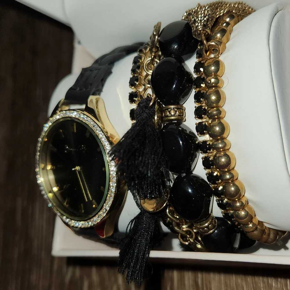 Jessica Carlyle Black and Gold Watch and Bracelet Set